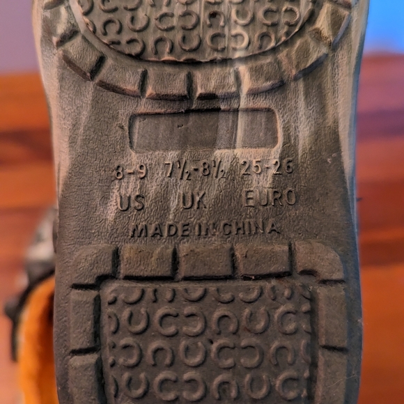 Fuzzy Crocs - Picture 4 of 4